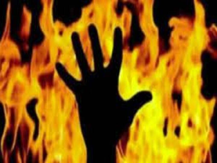 ​​Gorakhpur News: Gida ​​Gorakhpur district uttar pradesh man along with two children committed suicide by fire all three died ​​Gorakhpur News: पत्नी से हुई कहासुनी तो पति ने किया वो काम कि सुनकर दिल दहल जाएगा