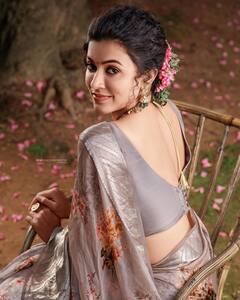 Anju Kurian pics: சேலையில் மயக்கும் நடிகை அஞ்சு குரியன் லேட்டஸ்ட் க்ளிக்ஸ்..!