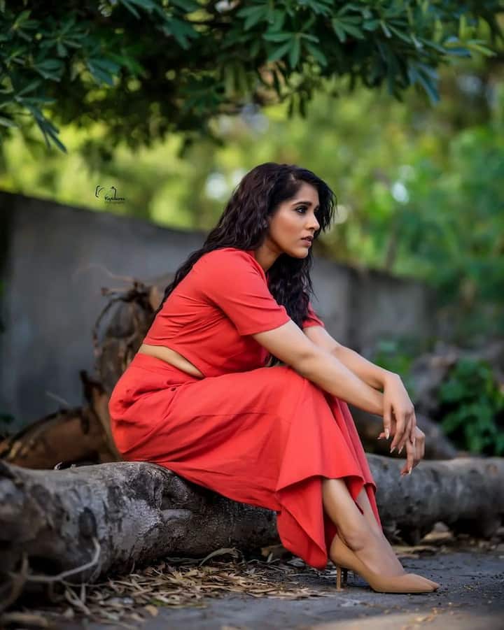 (Courtesy : Instagram) వీటిని ఇన్స్టాగ్రామ్ లో షేర్ చేయగా.. నెటిజన్లను నుండి మంచి రెస్పాన్స్ వస్తుంది.