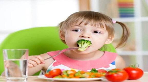 Child's Diet Include These 10 Food Items In Your Child For Physical & Mental Development Child's Diet : গোড়াতেই নজর দিন শিশুর শারীরিক ও মানসিক উন্নতিসাধনে, কী খাওয়াবেন ?