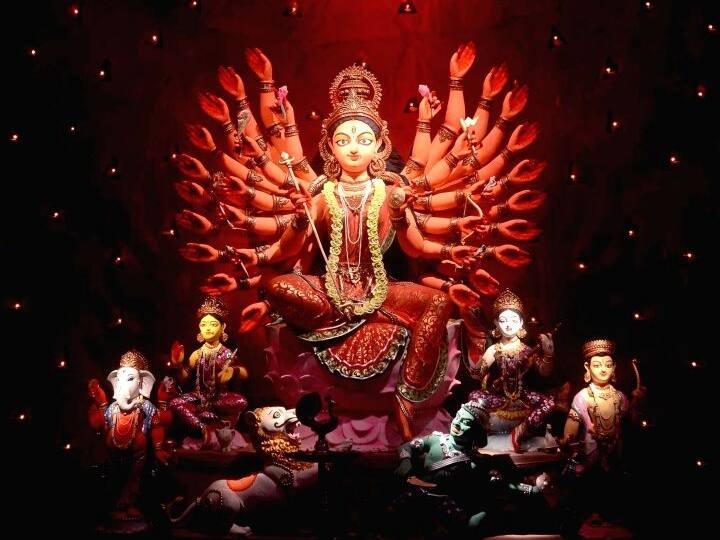 कोलकाता: एक अस्पताल ने दुर्गा पूजा के लिए वार्ड को बनाया मंदिर, मरीजों के लिए होगी पूजा A hospital in Kolkata made a ward a temple for Durga Puja कोलकाता: एक अस्पताल ने दुर्गा पूजा के लिए वार्ड को बनाया मंदिर, मरीजों के लिए होगी पूजा