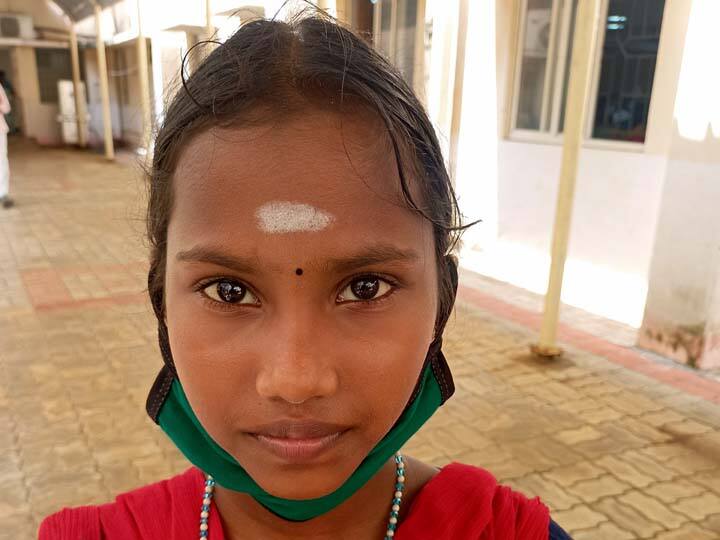 Tanjore: Hearing aids need to be repaired as schools are about to open - Student petitions collector பள்ளிகள் திறக்கப்பட உள்ளதால் காதுகேட்கும் கருவியை சரிசெய்ய வேண்டும் - ஆட்சியரிடம் மனு அளித்த மாணவி