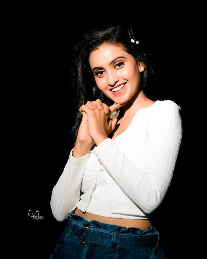 (Image credit: Instagram) ఈమెకు డ్యాన్స్ అంటే చాలా ఇష్టం. ఏ పాట పెట్టినా డ్యాన్స్ అదరగొడుతుంది.