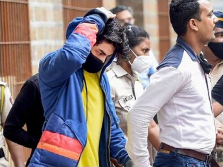 Mumbai's Esplanade Court sends Aryan Khan, Arbaz Seth Merchant and Munmun Dhamecha to NCB custody till 7th October Cruise Ship Case: డ్రగ్స్ కేసులో కొత్త అప్‌డేట్.. షారుక్ కుమారుడికి కస్టడీ పొడిగింపు