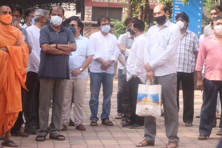 Asit Modi, Bhavya Gandhi, Dilip Joshi, Samay Shah, and others were seen at Ghanshyam Nayak funeral to bid their final goodbyes.