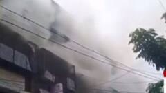 Kolutola Street Fire: কলুটোলা স্ট্রিটের গুদামে বিধ্বংসী আগুন, ঘটনাস্থলে দমকলের ৭টি ইঞ্জিন | Bangla News