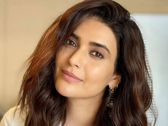 Karishma Tanna; మతి పోగొడుతున్నా`బిగ్ బాస్ బ్యూటీ కరిష్మా Karishma Tanna; మతి పోగొడుతున్నా`బిగ్ బాస్ బ్యూటీ కరిష్మా