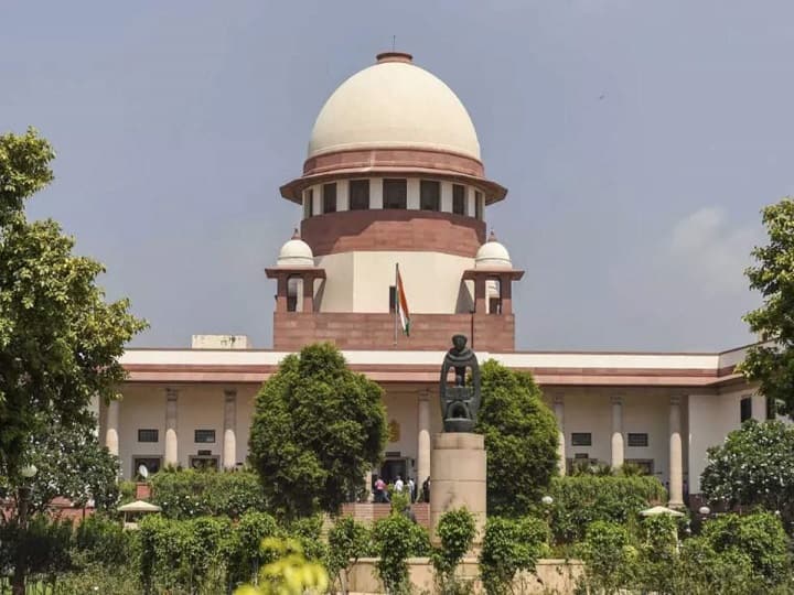 Supreme Court on Community Kitchen: State first responsibility is to provide food ANN SC on Community Kitchen: सामुदायिक रसोई बनाने पर SC सख्त, कहा- लोगों को भुखमरी से बचाना एक सरकार का कर्तव्य