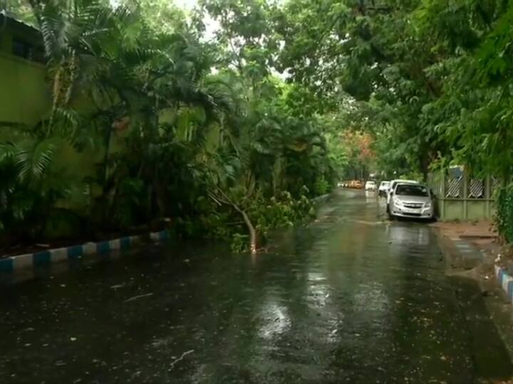 पश्चिम बंगाल में भारी बारिश के कारण बाढ़ जैसी स्थिति, 6 जिलों में मदद के लिए सेना मैदान में उतरी