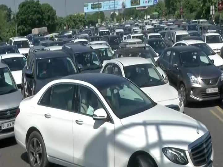 दिल्ली-गाजियाबाद मार्ग पर यातायात कुछ समय के लिए हुआ प्रभावित, नोएडा सीमा पर जारी है सघन जांच
