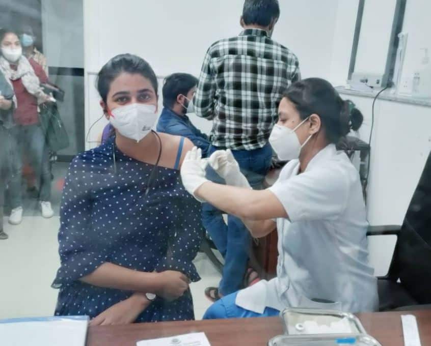 Corona Vaccine: India has administered the first dose of COVID-19 vaccination to 70 percent of the population Corona Vaccine: દેશમાં કેટલા ટકા લોકોએ લીધો રસીનો પ્રથમ ડોઝ ? જાણો વિગત