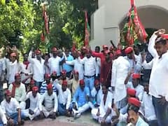 Lakhimpur Kheri Violence: लखनऊ पुलिस ने अखिलेश यादव को किया हाउस अरेस्ट, रायबरेली में भड़के समर्थक 