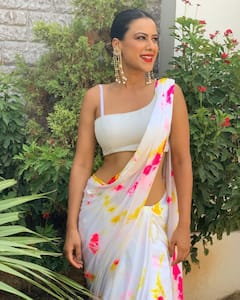 Ladki एक Looks अनेक: Indian Look में भी कम खूबसूरत नहीं लगती Nia Sharma, तस्वीरें देखकर आप भी करेंगे तारीफ