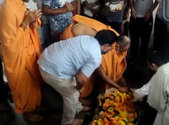 Ghanshyam Nayak Funeral: Taarak Mehta Ka Ooltah Chashmah’s Dilip Joshi, Munmun Dutta & Others Bid Final Goodbye To Nattu Kaka- See Pics