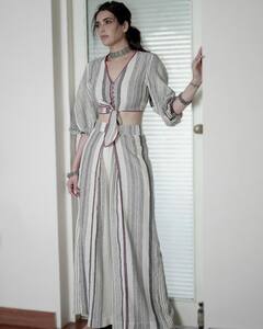 Karishma Tanna; మతి పోగొడుతున్నా`బిగ్ బాస్ బ్యూటీ  కరిష్మా