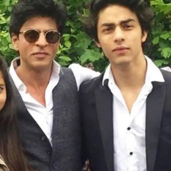 रिपोर्ट्स के मुताबिक, आर्यन खान का फोन एनसीबी अधिकारियों ने जब्त कर लिया था. कुछ रिपोर्टों में कहा गया है कि एनसीबी द्वारा दवा खरीद के बारे में बातचीत की गई थी.