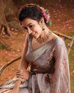 Anju Kurian pics: சேலையில் மயக்கும் நடிகை அஞ்சு குரியன் லேட்டஸ்ட் க்ளிக்ஸ்..!