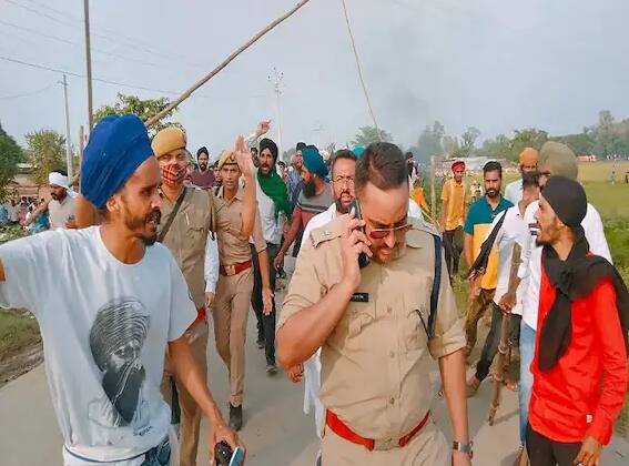 ਇਸ ਵੇਲੇ ਲਖੀਮਪੁਰ ਵਿੱਚ ਧਾਰਾ 144 ਲਾਗੂ ਕਰ ਦਿੱਤੀ ਗਈ ਹੈ, ਨੇਤਾਵਾਂ ਦੀ ਆਵਾਜਾਈ 'ਤੇ ਪਾਬੰਦੀਆਂ ਲਗਾਈਆਂ ਗਈਆਂ ਹਨ। ਘਟਨਾ ਤੋਂ ਬਾਅਦ ਮੁੱਖ ਮੰਤਰੀ ਯੋਗੀ ਆਦਿੱਤਿਆਨਾਥ ਨੇ ਭਰੋਸਾ ਦਿੱਤਾ ਹੈ ਕਿ ਦੋਸ਼ੀਆਂ ਨੂੰ ਬਖਸ਼ਿਆ ਨਹੀਂ ਜਾਵੇਗਾ। ਏਡੀਜੀ ਲਾਅ ਐਂਡ ਆਰਡਰ ਪ੍ਰਸ਼ਾਂਤ ਕੁਮਾਰ ਨੇ ਮੀਟਿੰਗ 'ਚ ਘਟਨਾ ਦੀ ਪੂਰੀ ਜਾਣਕਾਰੀ ਦਿੱਤੀ।