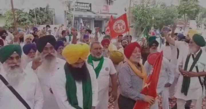 ਮੋਗਾ ਡੀਸੀ ਦਫਤਰ ਅੱਗੇ ਵੀ ਯੂਪੀ ਸਰਕਾਰ ਅਤੇ ਖੱਟਰ ਸਰਕਾਰ ਦੇ ਖਿਲਾਫ ਰੋਸ ਪ੍ਰਦਰਸ਼ਨ ਕੀਤਾ ਜਾ ਰਿਹਾ ਹੈ।