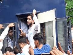 Protest in Etawah: लखीमपुर घटना पर सपा-प्रसपा का प्रदर्शन, शिवपाल के बेटे आदित्य यादव हिरासत में