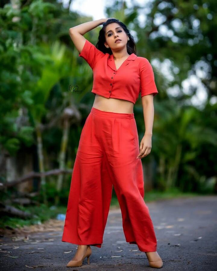 (Courtesy : Instagram) రష్మీ హాట్ ఫోటోలు