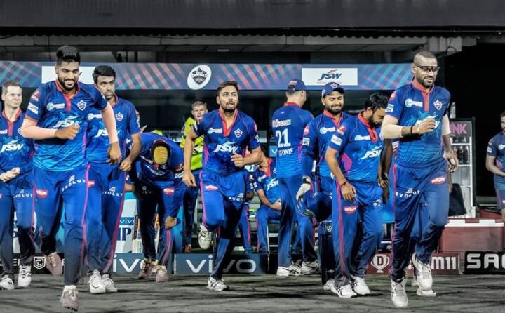 இன்று போட்டி நடைபெற இருக்கும் துபாய் மைதானத்தில் இரு அணிகளும் ஒரு முறை மோதியுள்ளன. இந்த போட்டியில், டெல்லி வெற்றி பெற்றுள்ளது.