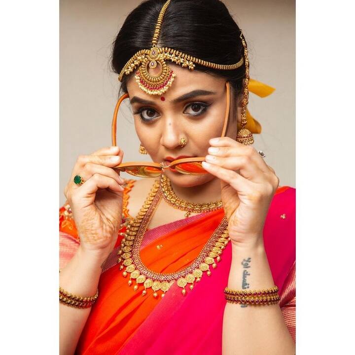 (Photo Courtesy: Instagram) తాజాగా శ్రీముఖి కొన్ని ఫోటోలను ఇన్స్టాగ్రామ్ లో షేర్ చేసింది.