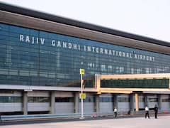 Gold Smuggling: అక్కడ బంగారం పెట్టుకుని తరలించాలనుకున్నారు.. కానీ శంషాబాద్ ఎయిర్ పోర్టులో..