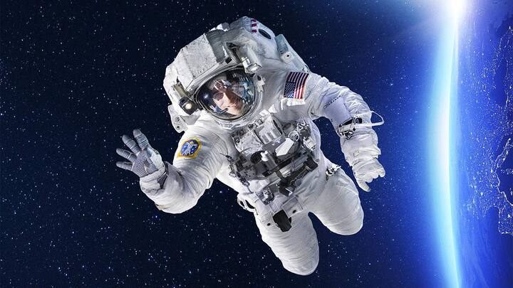 Among The Stars – Disney+ Hotstar - ये नासा की दुनिया में फ्लाई-ऑन-द-वॉल एक्सेस के साथ छह पार्ट वाली एक डॉक्यूमेंट्री है. जोकि एक अंतरिक्ष यात्री कैप्टन क्रिस कैसिडी के साथ शुरू होती है जो आखिरी मिशन के लिए अपने स्पेससूट में वापस आने और ब्रह्मांड की उत्पत्ति का पता लगाने की तलाश में है. ये 6 अक्टूबर को रिलीज होगी.