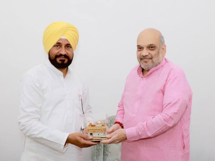 Punjab CM Charanjit Singh Channi meets Home Minister Amit Shah over Lakhimpur Kheri Violence Charanjit Channi Meets Amit Shah: अमित शाह से मिले पंजाब के सीएम चरणजीत चन्नी, लखीमपुर खीरी हिंसा का मुद्दा उठाया