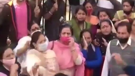 शांति भंग और 144 उल्लघंन में Priyanka Gandhi की गिरफ्तारी | Seedhe Field Se