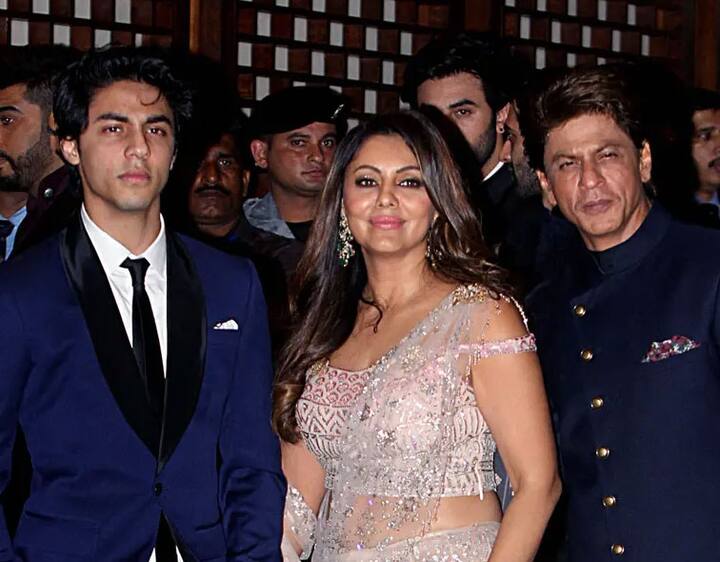 तभी से आर्यन खान एनसीबी की रिमांड पर हैं. अब उनकी कस्टडी 7 अक्टूबर तक बढ़ा दी गई है.