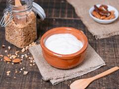 Curd For Skin Care Routine: दही से बने फेस पैक का करें इस्तेमाल, थम जाएगा बढ़ती उम्र का असर