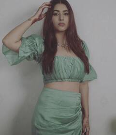 उफ्फ तेरी अदाः हाथों पर मेहंदी और स्टाइलिश अवतार, इन तस्वीरों से Disha Parmar ने चुरा लिया चैन और करार!