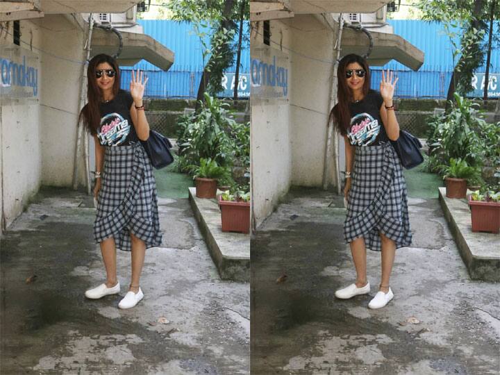 इस दौरान शिल्पा शेट्टी का अंदाज तो हमेशा की तरह जुदा था ही साथ ही वो काफी खुश भी नजर आ रही हैं.