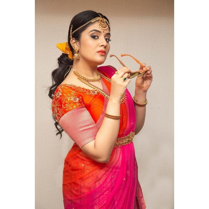 (Photo Courtesy: Instagram) ప్రస్తుతం ఈ బ్యూటీ కొన్ని సినిమాల్లో క్యారెక్టర్ ఆర్టిస్ట్ గా కనిపించనుంది.