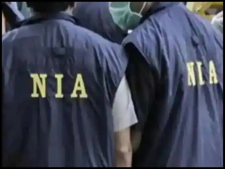 NIA conducts searches at multiple locations and arrests 4 persons in J&K terrorism conspiracy case Terrorism Conspiracy Case: जम्मू-कश्मीर में 16 जगहों पर NIA की छापेमारी, 4 गिरफ्तार