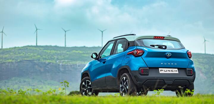 कंपनीने या एसयूव्हीमध्ये  स्टार्ट/स्टॉप टेक्नोलॉजीचा वापर केला आहे. यामध्ये ट्रॅफिक सिग्नलवर ही गाडी थांबल्यावर इंजिन आपोआप बंद होते. या गाडीमध्ये तुम्हाल उत्तम मायलेज मिळेल.   (Photo Credit : tatamotors)