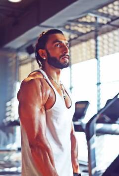 Ranveer Singh ਨੇ ਫਿਰ ਕੀਤੇ ਆਪਣੇ ਮਸਲਸ ਫਲੌਂਟ, ਮਸਕੁਲਰ ਅਵਤਾਰ ਨੇ ਬਣਾਇਆ ਫੈਨਸ ਨੂੰ ਦੀਵਾਨਾ