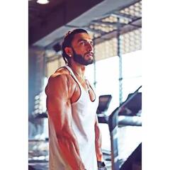 Ranveer Singh Pics: পেশীবহুল শরীর, নজকাড়়া লুকসে রণবীরের ছবি ভাইরাল