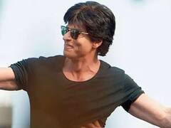 ट्रोलिंग के बाद अब Shahrukh Khan को मिल रहा लोगों का सपोर्ट, Mannat के सामने होर्डिंग्स लेकर पहुंच रहे फैंस