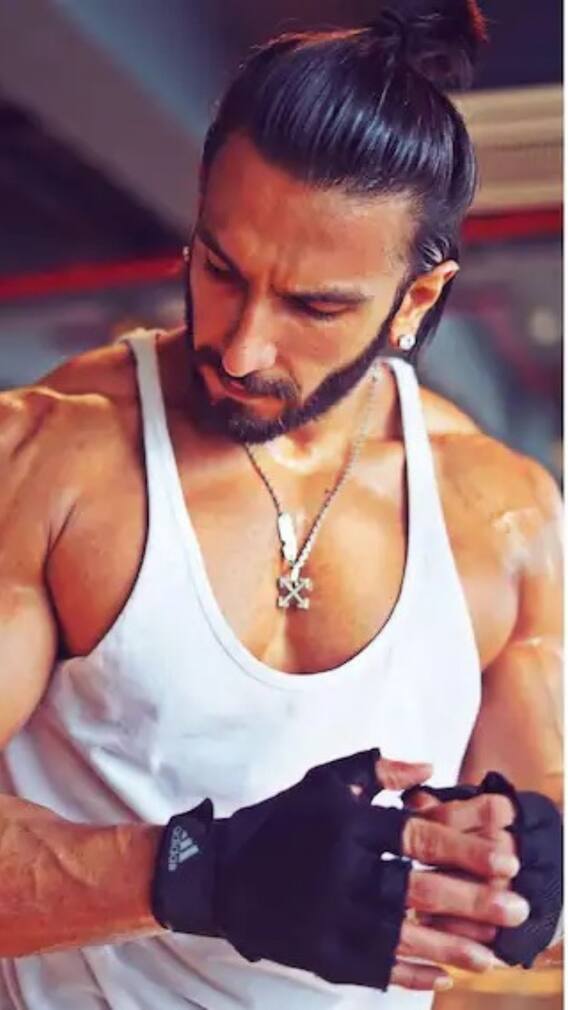 পেশীবহুল শরীর, নজকাড়়া লুকস রণবীরের