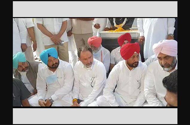 Charanjit Singh Channi demands stern action ,dharna over Lakhimpur Kheri violence ਚਰਨਜੀਤ ਚੰਨੀ ਲਾਖੀਮਪੁਰ ਖੇੜੀ ਹਿੰਸਾ ਨੂੰ ਲੈ ਕੇ ਬੈਠੇ ਧਰਨੇ 'ਤੇ, ਸਖ਼ਤ ਕਾਰਵਾਈ ਦੀ ਕੀਤੀ ਮੰਗ 