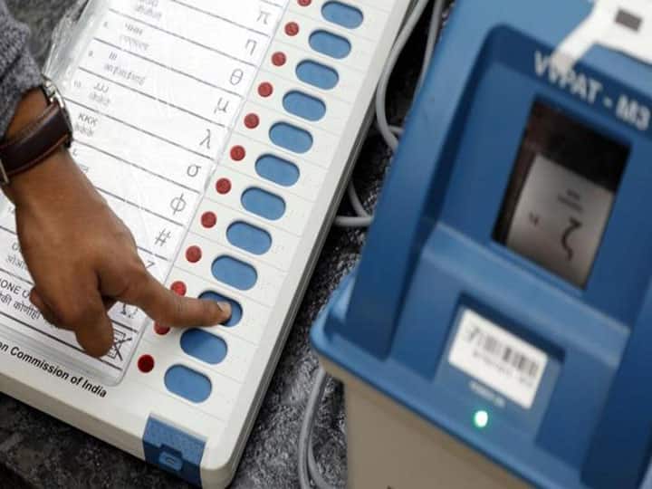 Uttarakhand Election: विधानसभा चुनाव को लेकर वोटरों को साधने में जुटे सियासी दल, युवा मतदाताओं पर है खास नजर 