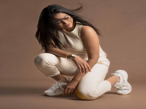 Ramya Pandian pics: மார்டன் டிரஸ்ஸில் ரம்யா பாண்டியனின் கலக்கல் போஸ்கள்..! Ramya Pandian pics: மார்டன் டிரஸ்ஸில் ரம்யா பாண்டியனின் கலக்கல் போஸ்கள்..!