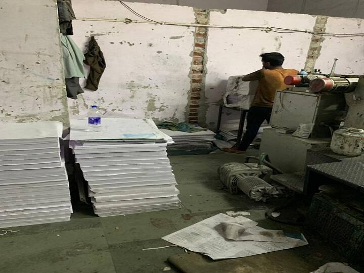 NCERT Pirated Books: एनसीईआरटी की पायरेटेड किताबें छापने वाले शख्स को दिल्ली पुलिस ने किया गिरफ्तार