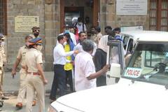 ट्रोल झाल्यानंतर Shahrukh Khan ला चाहत्यांचा मोठा पाठिंबा; फॅन्स होर्डिंग्जसह मन्नतसमोर