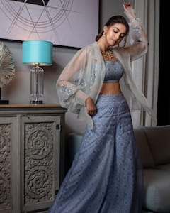 Keerthi Suresh Photos: చీరకట్టులో మన 'మహానటి'.. ఎంత క్యూట్ గా ఉందో చూడండి..