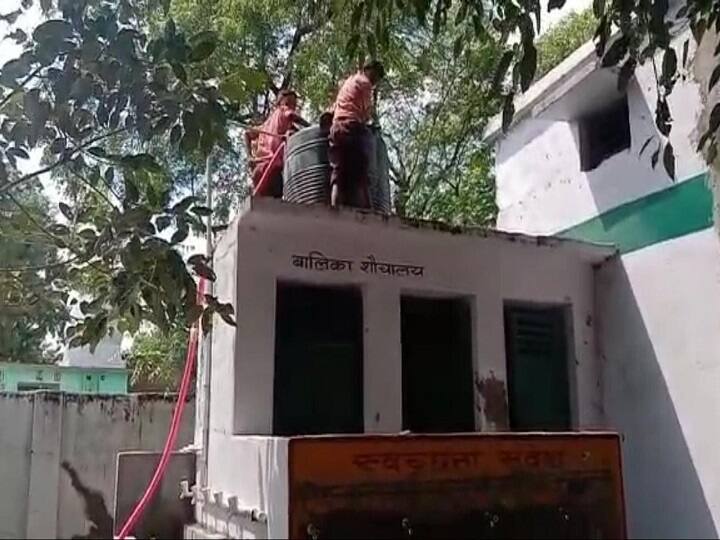 UP Kannauj: Video of children sweeping school goes viral, ADM orders inquiry ANN कन्नौज: स्कूल में बच्चों से झाड़ू लगवाने का वीडियो वायरल, ADM ने दिए जांच के आदेश