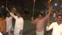 Lakhimpur Kheri: कांग्रेस का मशाल के साथ मार्च, Priyanka Gandhi को रिहा करने की मांग